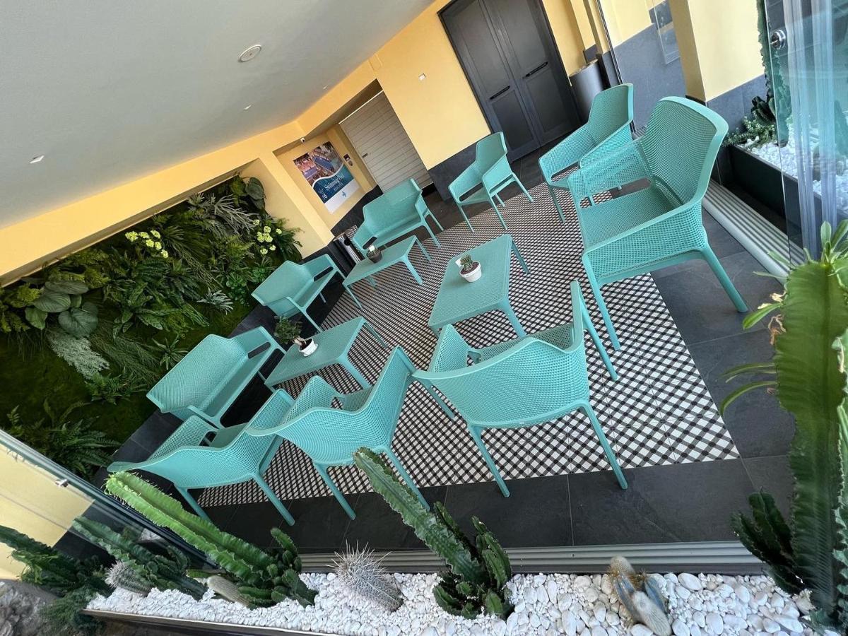 Hotel Smeraldo Qualiano Esterno foto