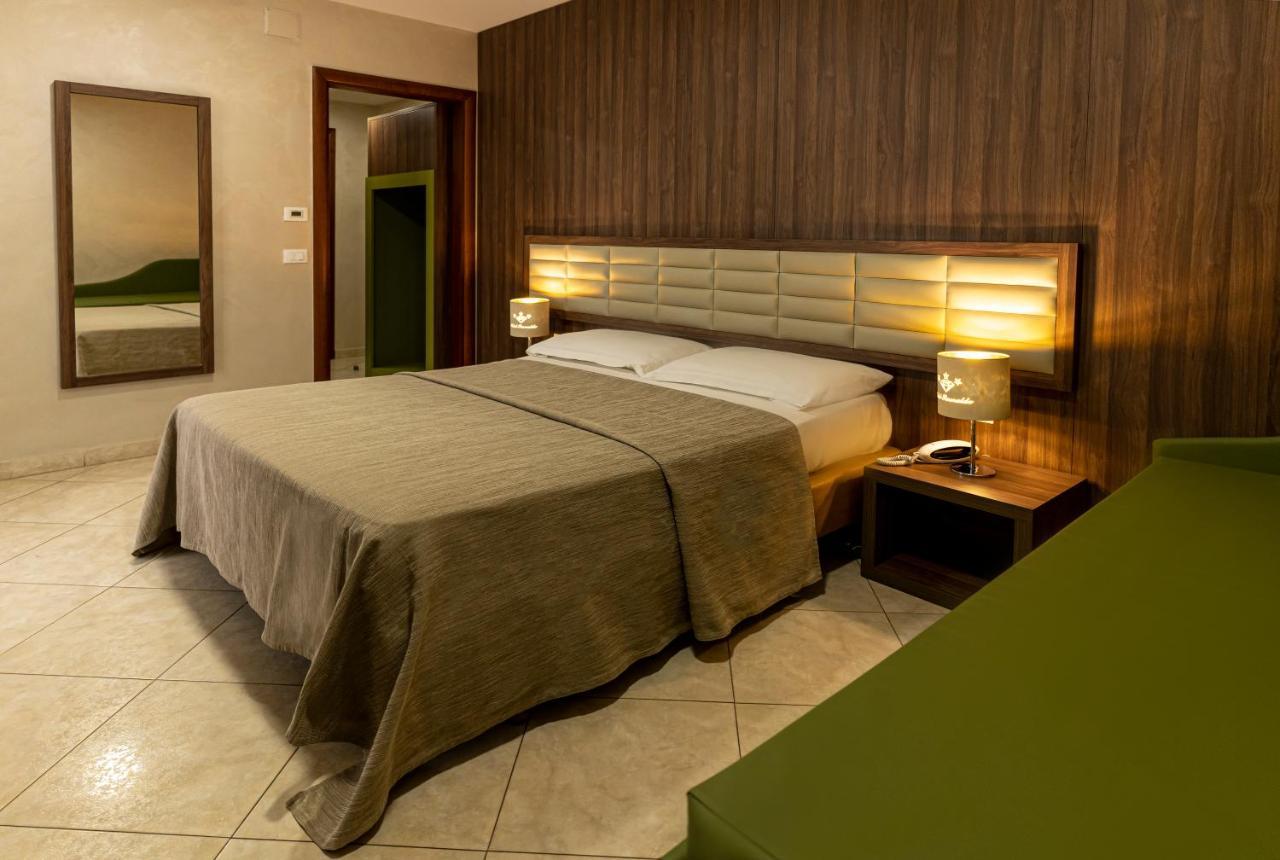 Hotel Smeraldo Qualiano Esterno foto