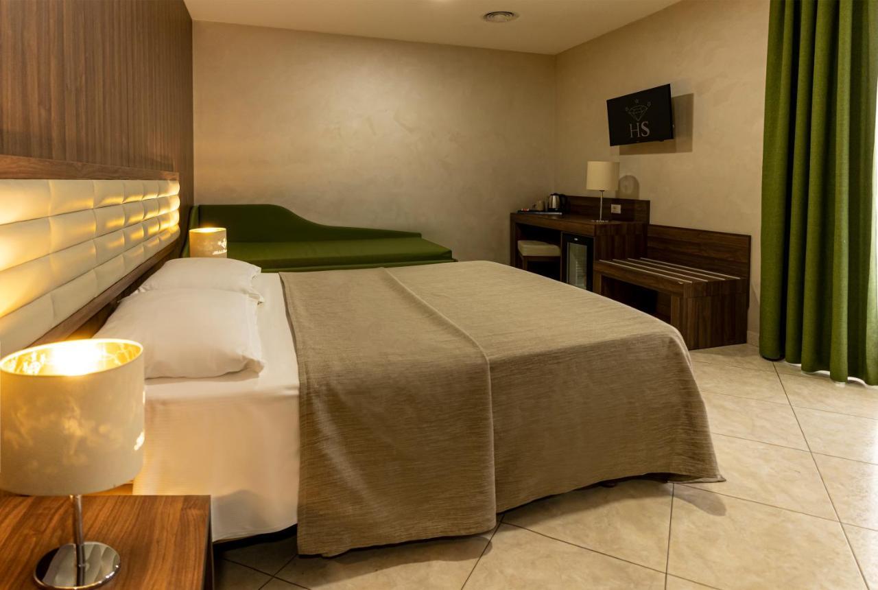 Hotel Smeraldo Qualiano Esterno foto