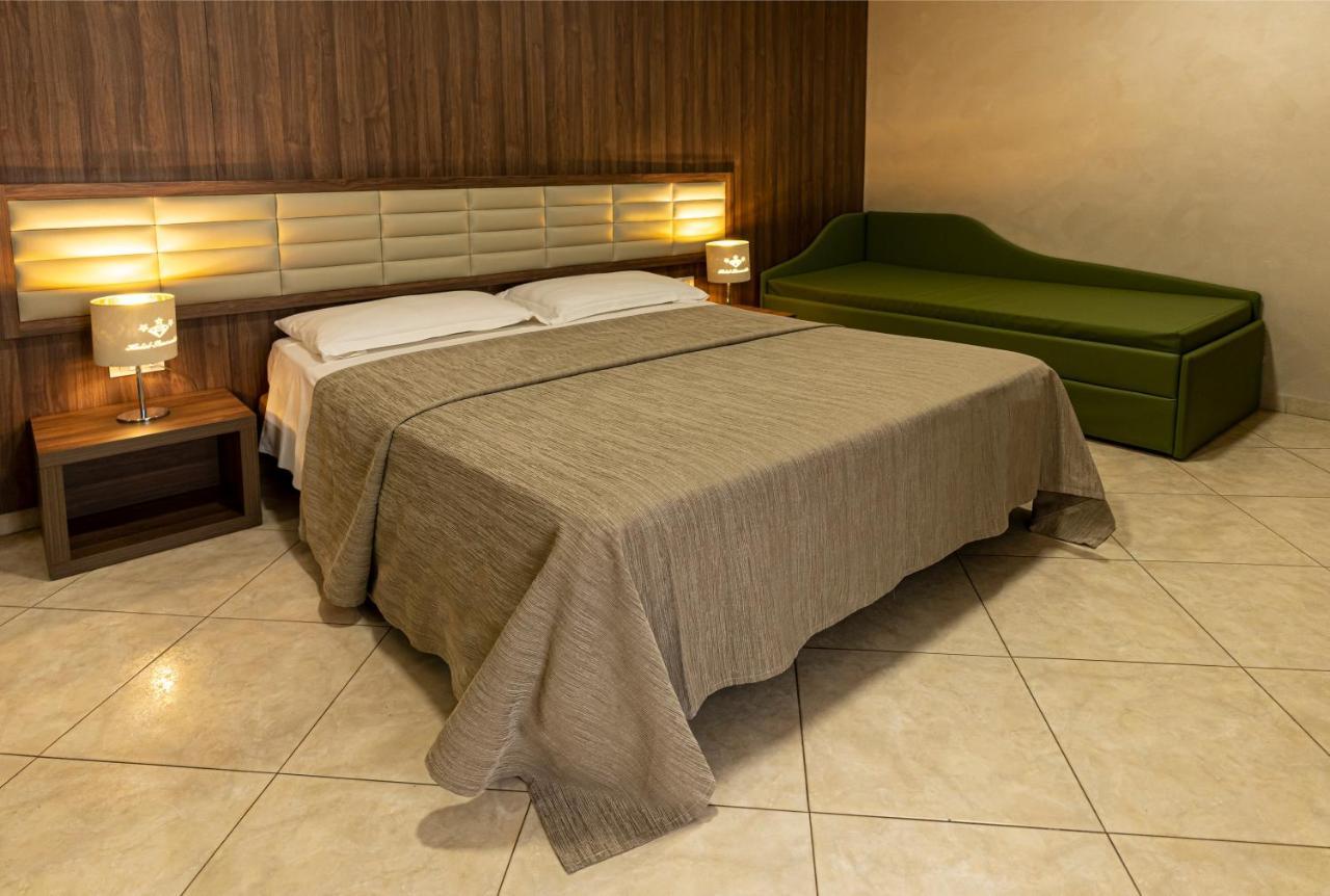 Hotel Smeraldo Qualiano Esterno foto