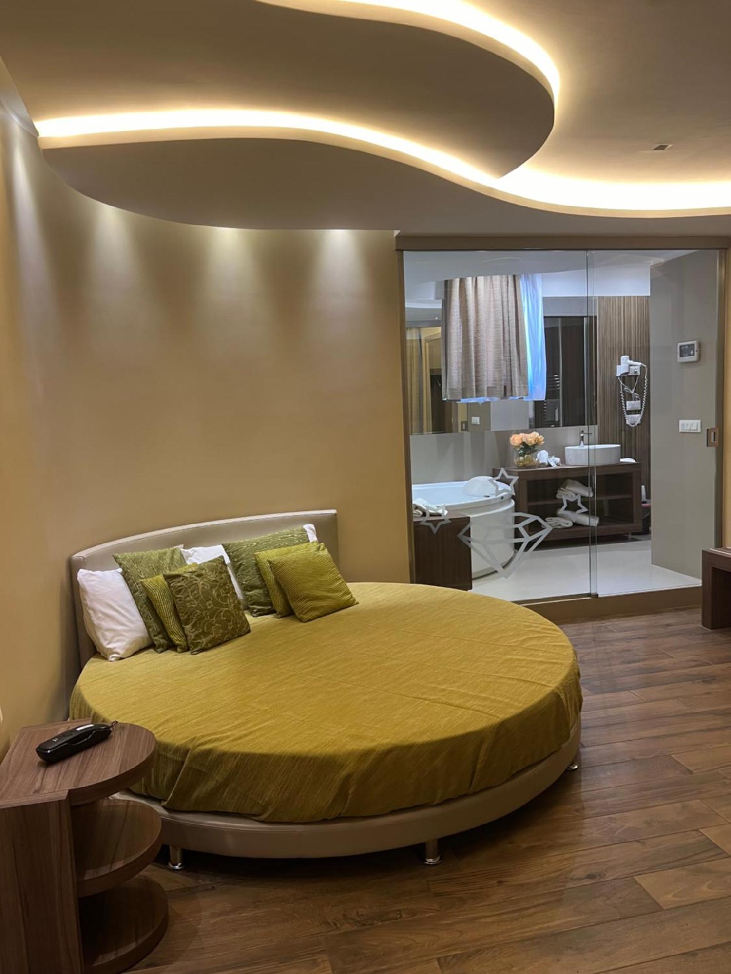 Hotel Smeraldo Qualiano Esterno foto