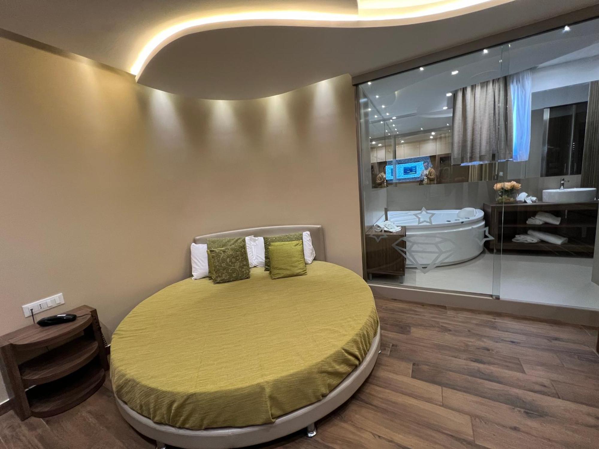 Hotel Smeraldo Qualiano Esterno foto