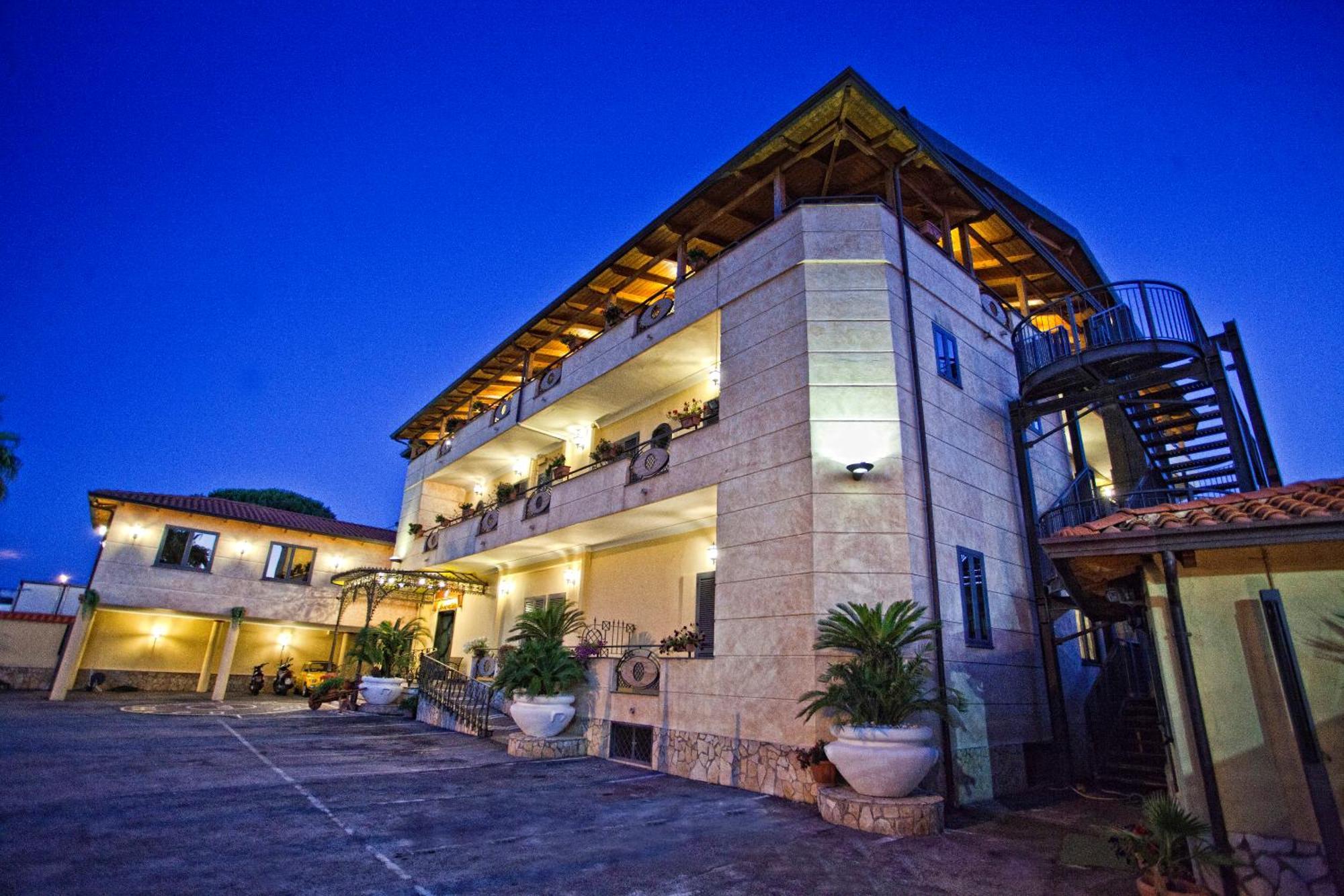 Hotel Smeraldo Qualiano Esterno foto