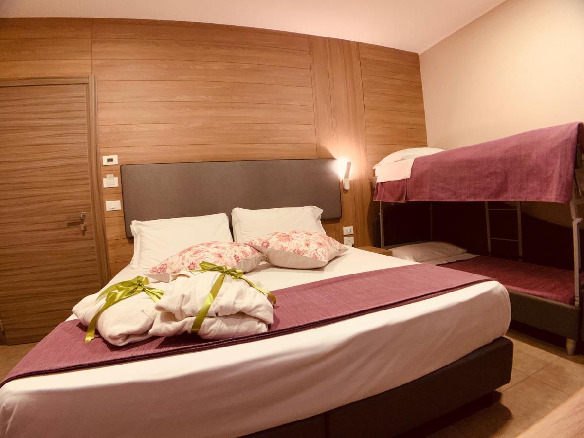 Hotel Smeraldo Qualiano Esterno foto