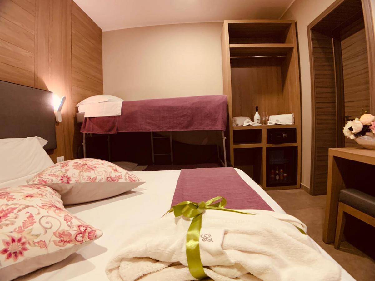 Hotel Smeraldo Qualiano Esterno foto