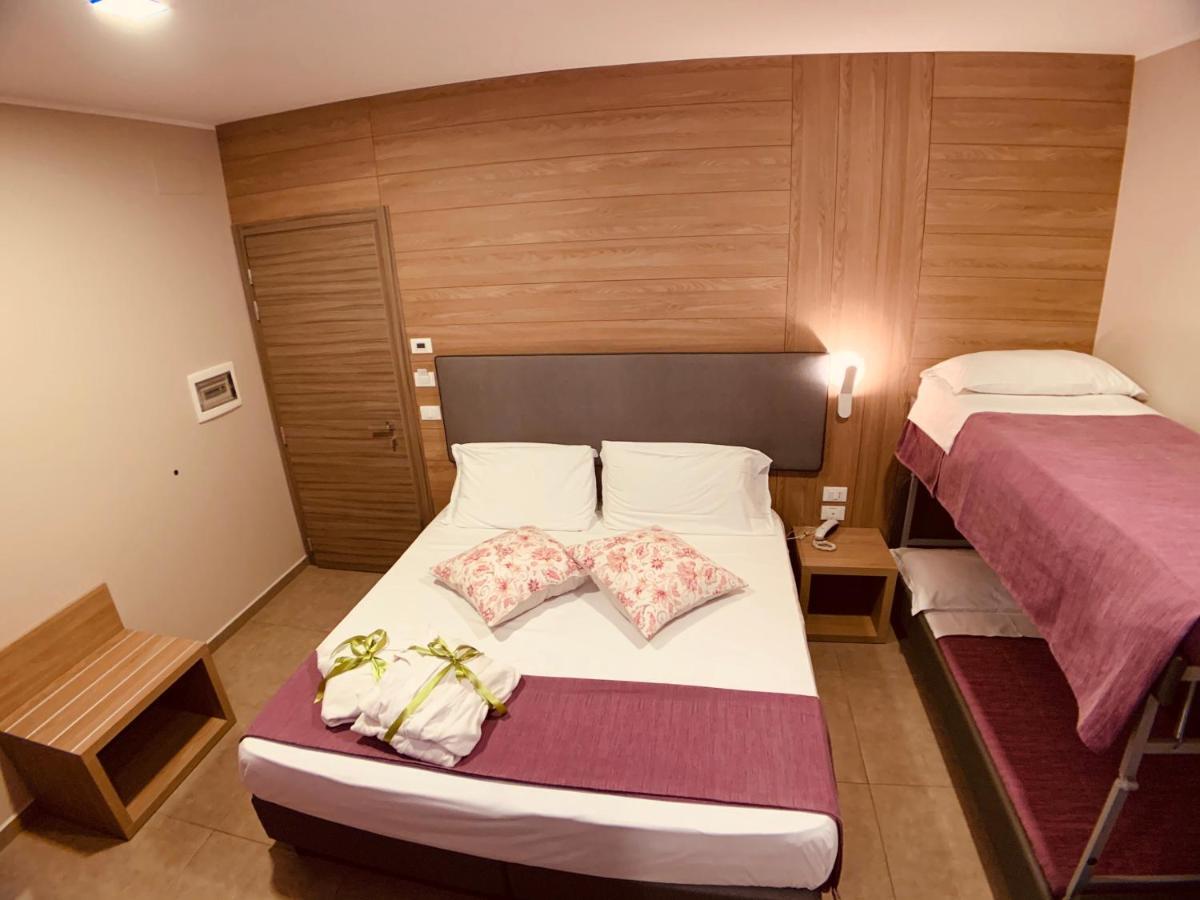 Hotel Smeraldo Qualiano Esterno foto