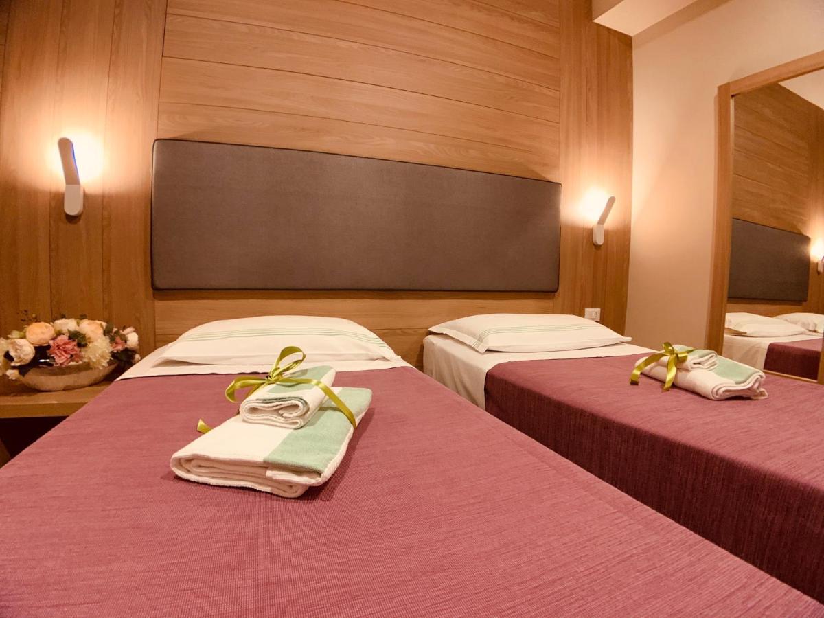Hotel Smeraldo Qualiano Esterno foto