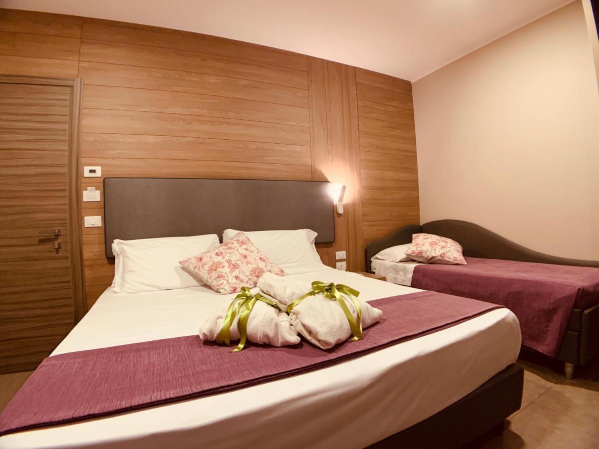 Hotel Smeraldo Qualiano Esterno foto