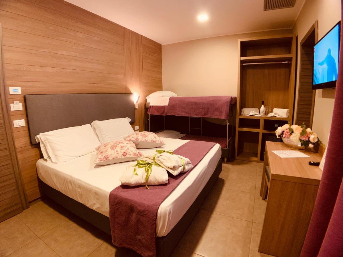 Hotel Smeraldo Qualiano Esterno foto